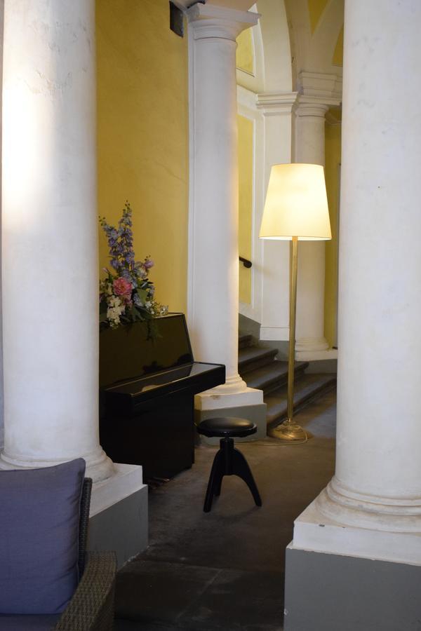 לינה וארוחת בוקר לוקה Palazzo Tucci Residenza D'Epoca מראה חיצוני תמונה